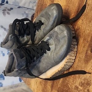 Boho Rubi Lace Up Sneakers sz 40/9